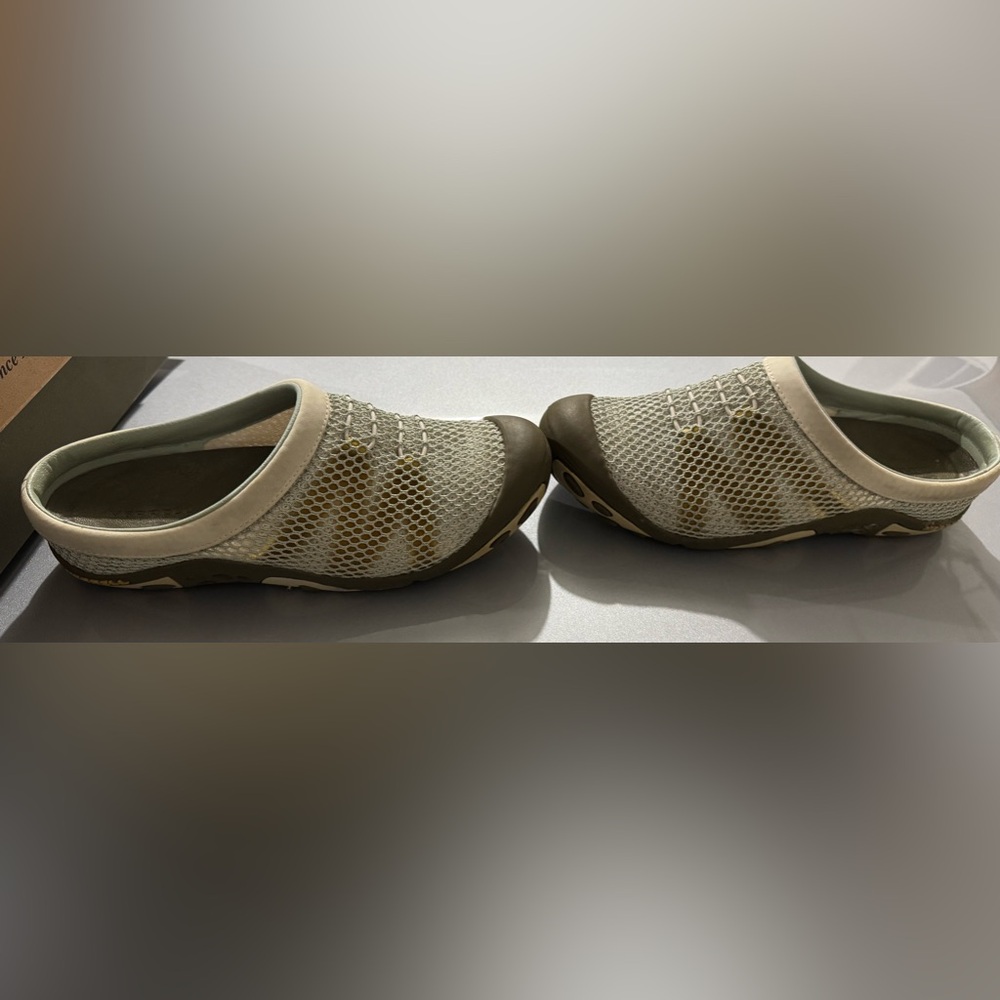 BRAND NEW. Merrells